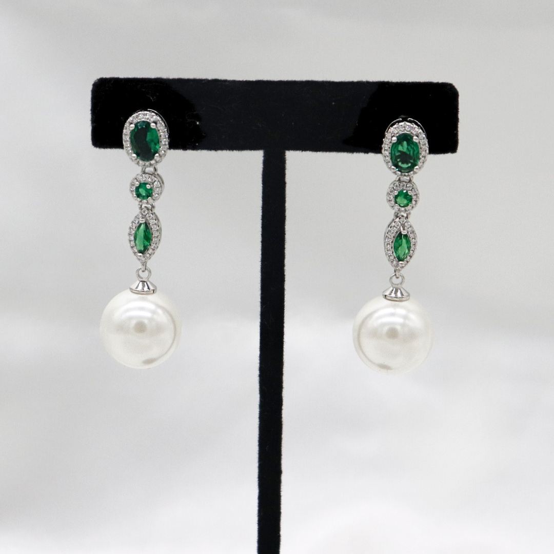 Aretes esmeralda con perla blanca