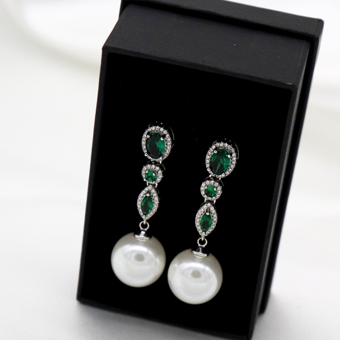 Aretes esmeralda con perla blanca