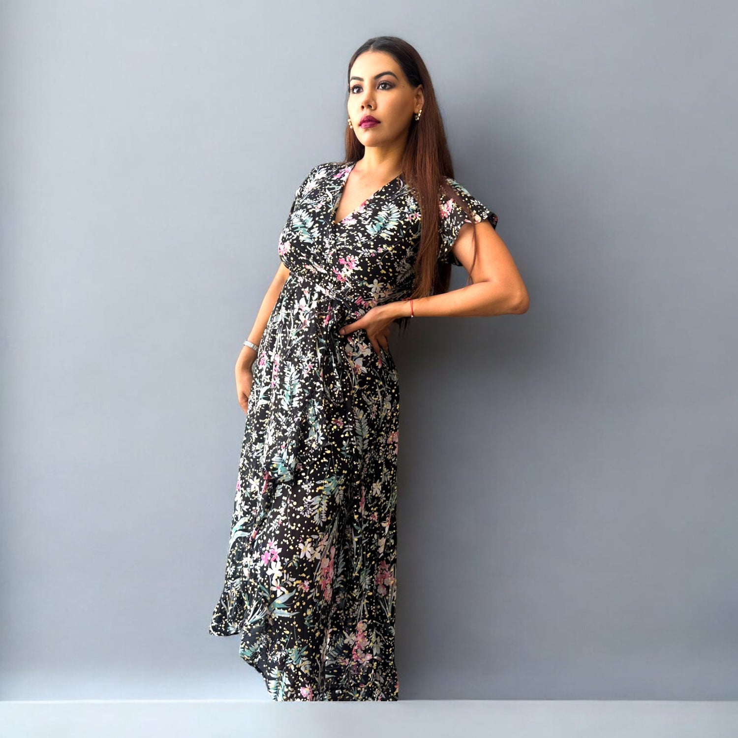 Vestido negro flores con dorado